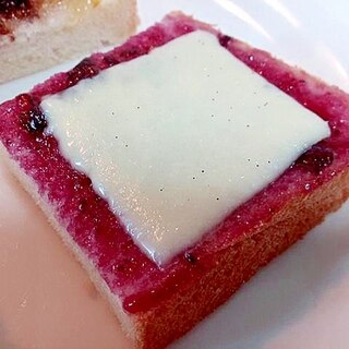 ブルーベリージャム・チーズ・バニラトースト